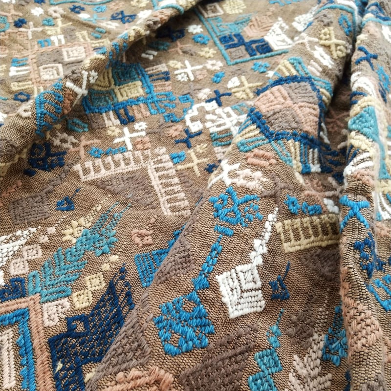★ラオスの刺繍布　70～80年前の古布　21　浮き織り　絣　アンティーク ☆ラオスの刺繍布 70～80年前の古布 11 浮き織り 絣 アンティーク