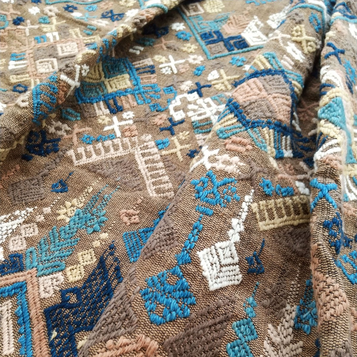 ラオス シルク織物 手織 タペストリー 楽天市場】ラオス 浮き織 手織り