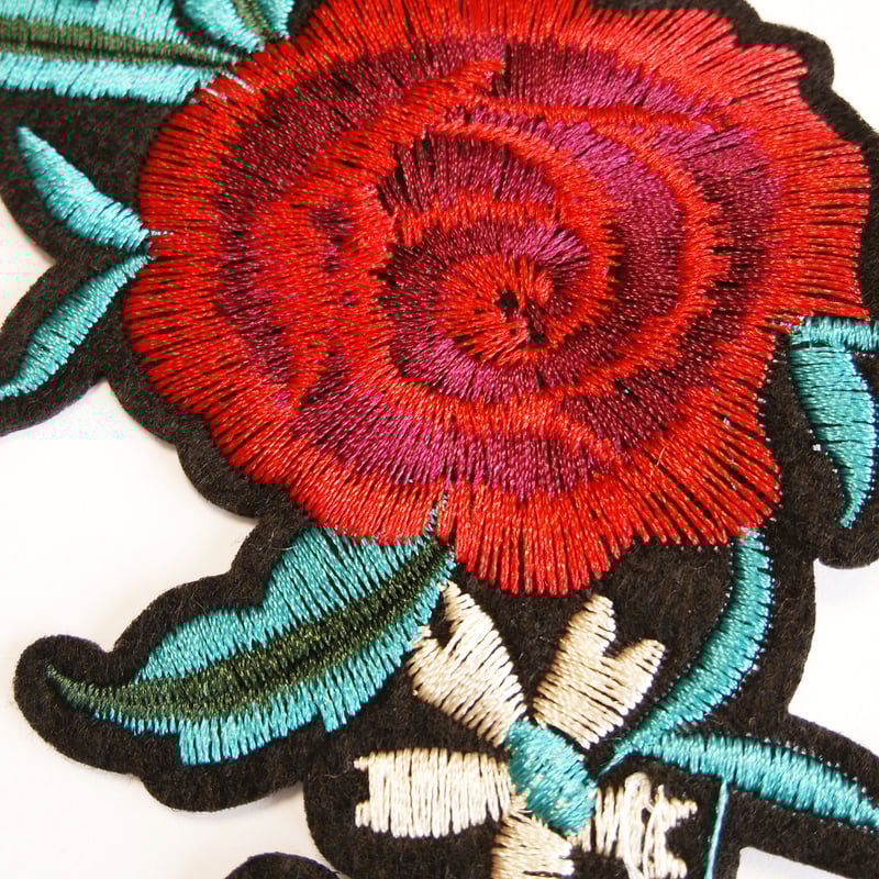 刺繍ワッペン「薔薇と小花」 | 中国・台湾・香港・アジアの 刺繍ワッペン「薔薇と小花」 | 中国・台湾・香港・アジアの