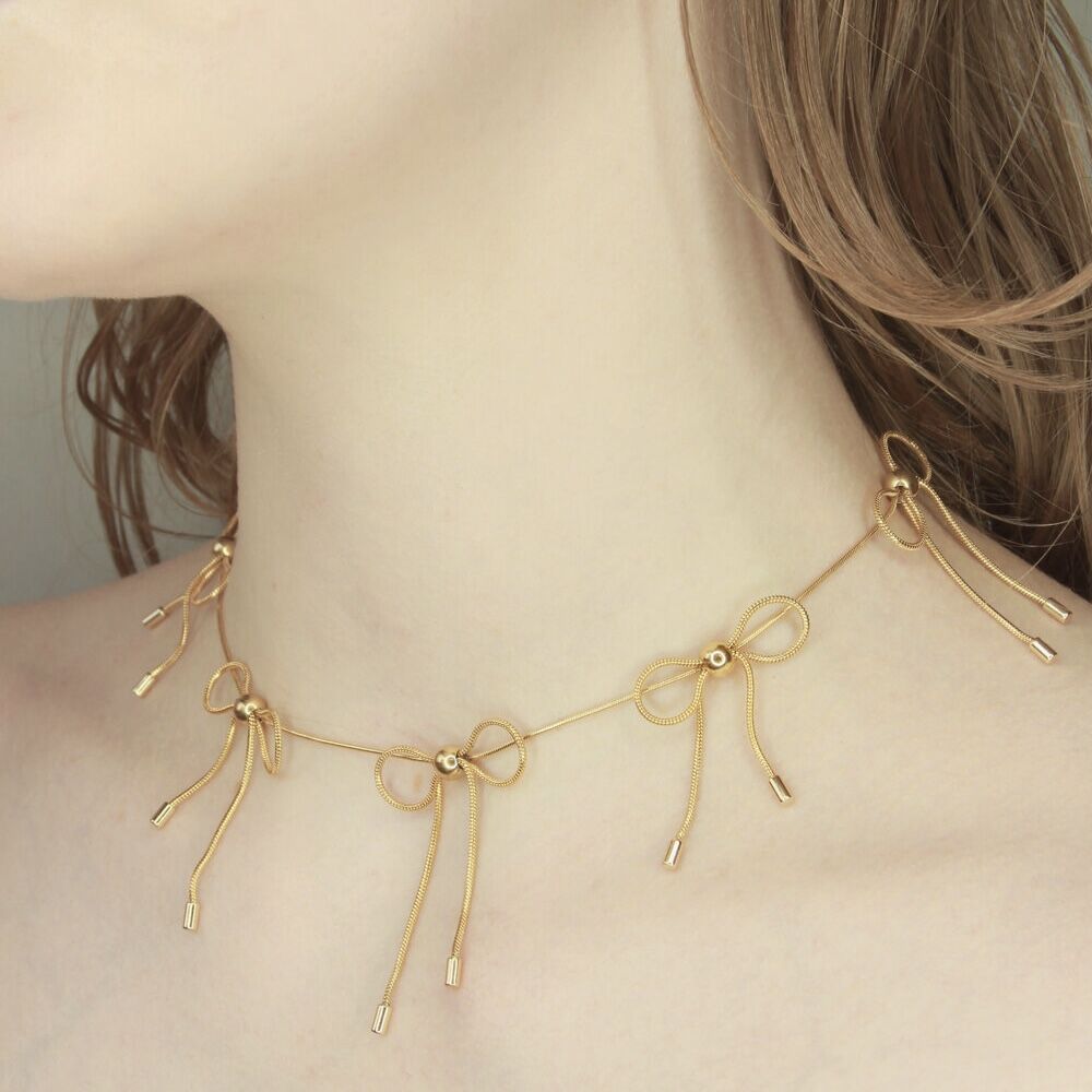 MARLAND BACKUS / Bow Necklace / Gold | DELTA