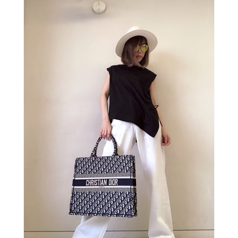 アシンメトリーカットノースリーブTシャツ | Amira