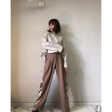 ショート丈サイドリボンプルオーバー
