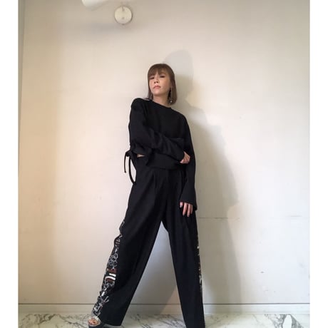 ショート丈サイドリボンプルオーバー