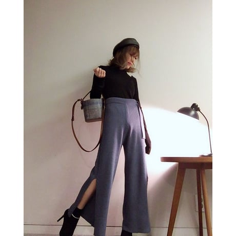 スリット入りワイドニットパンツ