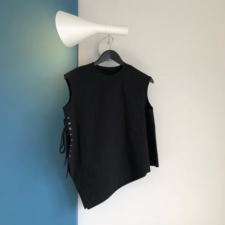 アシンメトリーカットノースリーブTシャツ