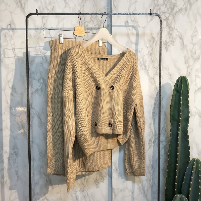 ダブルボタンニットセットアップ | Amira