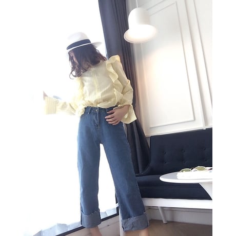 フリル付きストライプブラウス