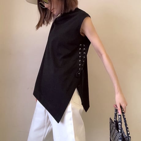 アシンメトリーカットノースリーブTシャツ
