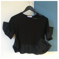 変形プリーツフリルTシャツ