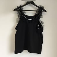 パール付きフリルタンクトップ