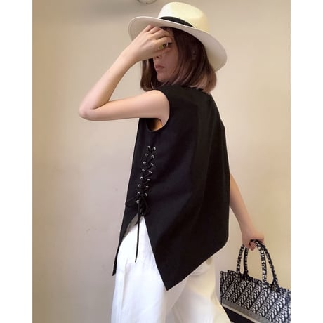 アシンメトリーカットノースリーブTシャツ