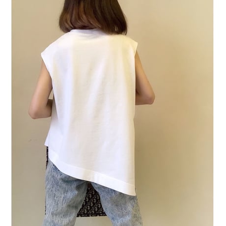 アシンメトリーカットノースリーブTシャツ