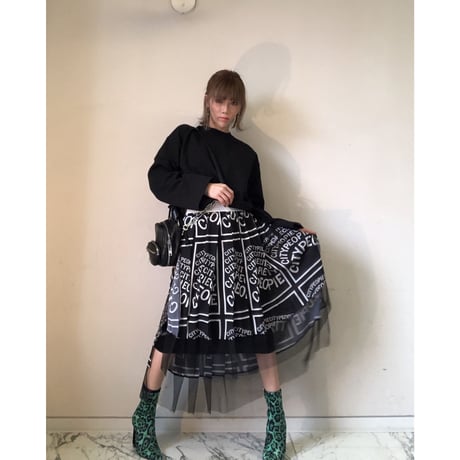 アルファベットチュールプリーツスカート