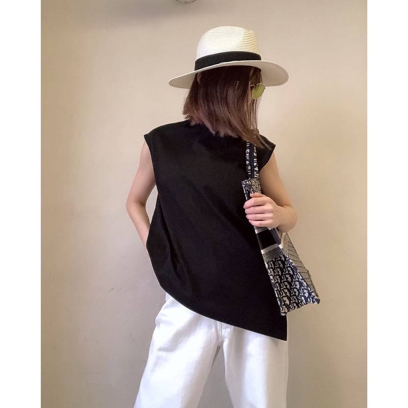 アシンメトリーカットノースリーブTシャツ | Amira アシンメトリーカットノースリーブTシャツ | Amira