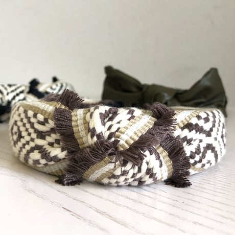 フリンジ刺繍カチューシャ