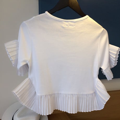 変形プリーツフリルTシャツ