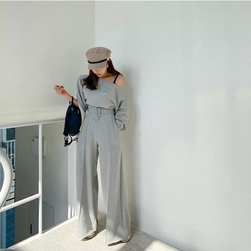 UN3D. アシンメトリーフリルスウェット セットアップ UN3D. 春の