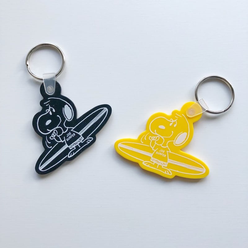 SNOOPY'S SURF SHOP　キャラクターキーホルダーと缶バッチセット SNOOPY'S SURF SHOP キャラクターキーホルダーと缶バッチセット