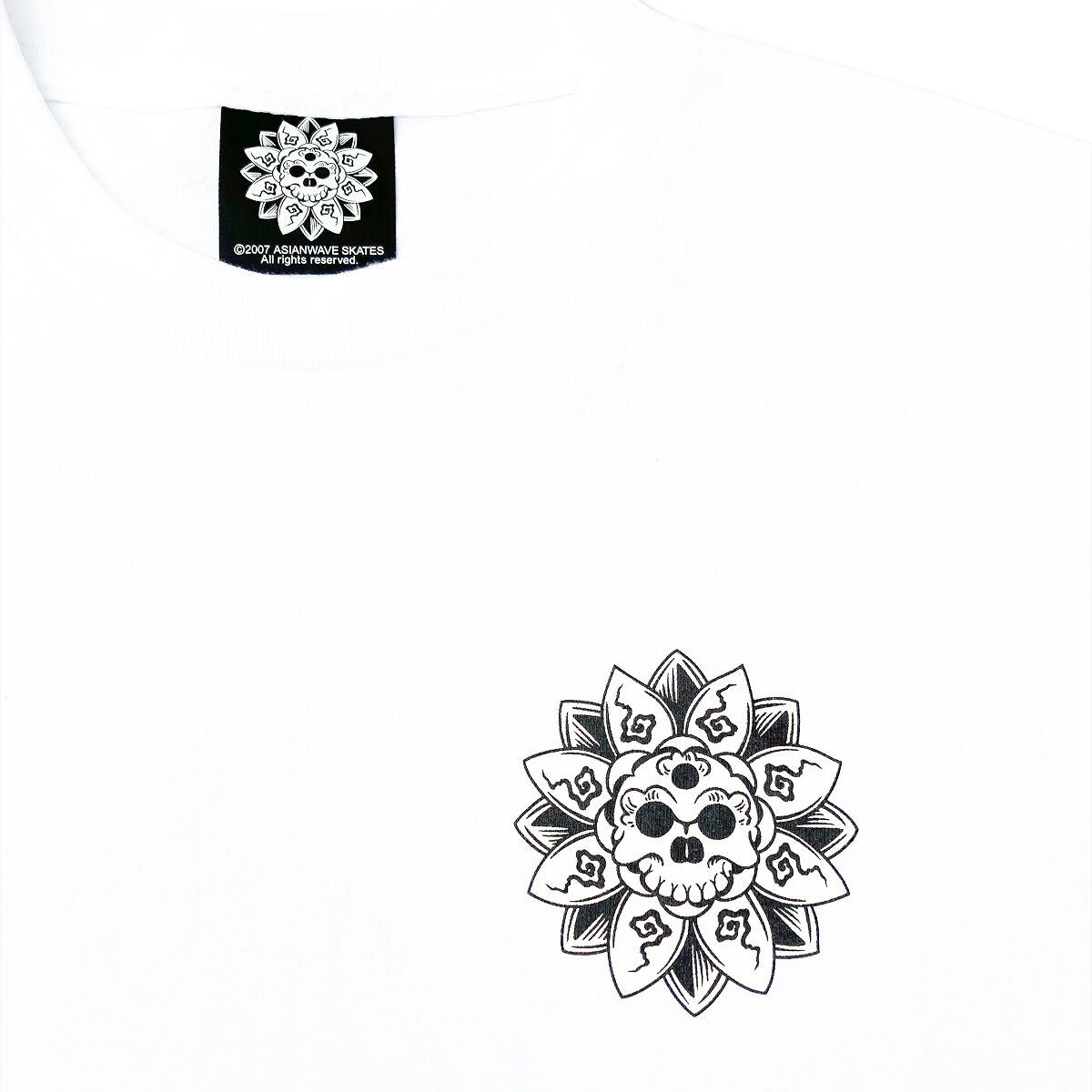 希少■新品 HOLE SOLID WAVE T-SHIRT 24年 ホワイト MEN'S S/Slv Tee Shirt 半袖 Tシャツ | GUESS(ゲス) JAPAN 公式