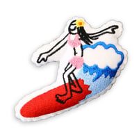 84356 PGクッションバッチ　SURF GIRL