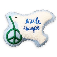 84362 PGクッションバッチ　PEACE BIRD BLUE