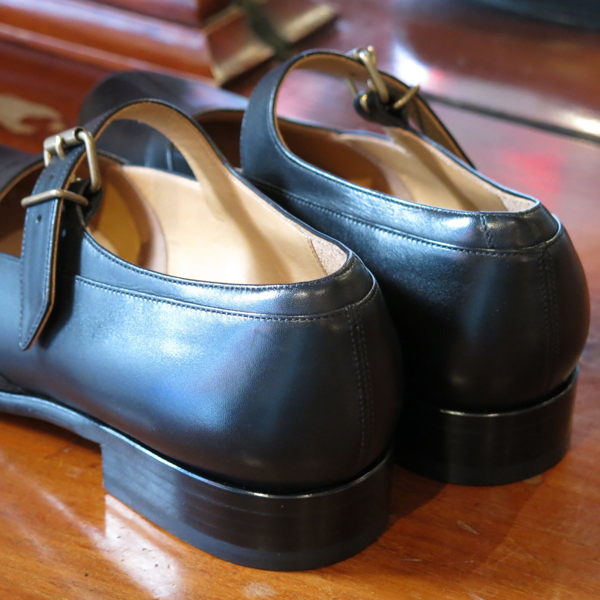 forme フォルメ】Arab strap II (mckay)Buffalo calf Black