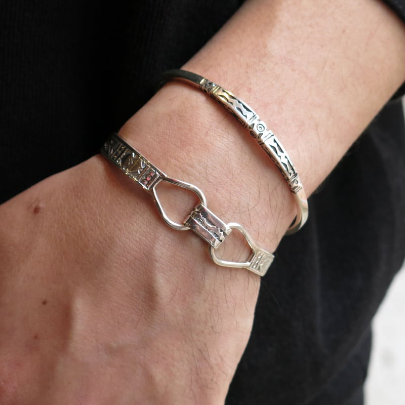 とも　トゥアレグ族　銀製　バングル　ブレスレット Ds とも様専用 トゥアレグ族 銀製 バングル ブレスレット Ds - メルカリ