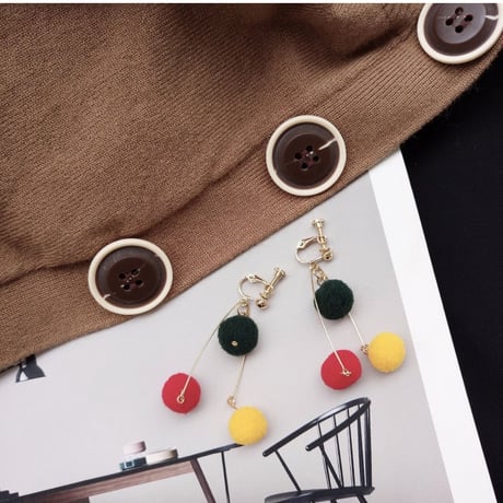 カシミヤボールのピアス/イヤリング　両耳　withBambi