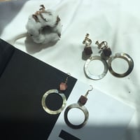 天然貝円丸ピアス・イヤリング／両耳