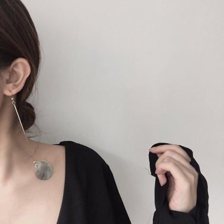 ロング天然貝ピアス・イヤリング／両耳