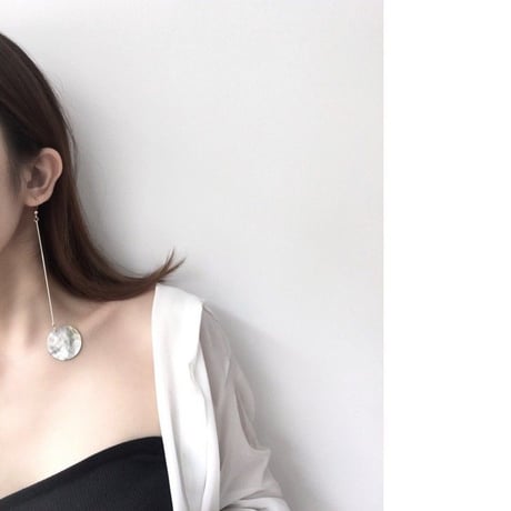 ロング天然貝ピアス・イヤリング／両耳