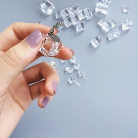 立方体アクリル 片耳クリップ ピアス
