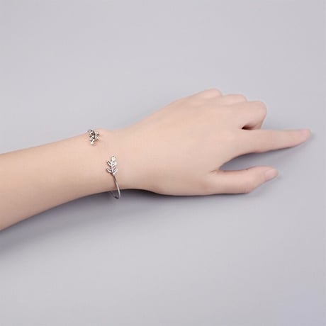 【即納】葉　ブレスレット ゴールド　レディース　女性用シンプルクールセクシー