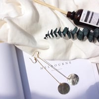 ロング天然貝ピアス・イヤリング／両耳