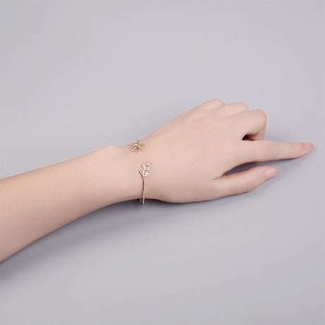 【即納】葉　ブレスレット ゴールド　レディース　女性用シンプルクールセクシー