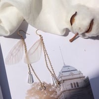 翼のクリスタルピアス・イヤリング／両耳