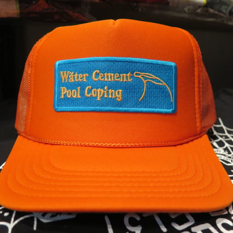 Water cement pool coping mesh cap