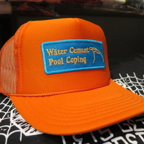Water cement pool coping mesh cap