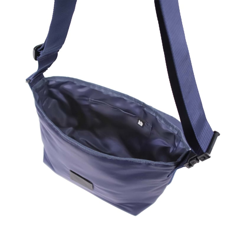 【本日限りお値下げ】Uni&coネイビーレザーメッセンジャーバッグ サイズS 楽天市場】【中古】Uni＆co.｜ユニアンドコー MESSENGER BAG(XS