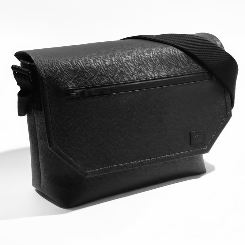 E135 メッセンジャーバッグ / ブラック | FUKUNARY