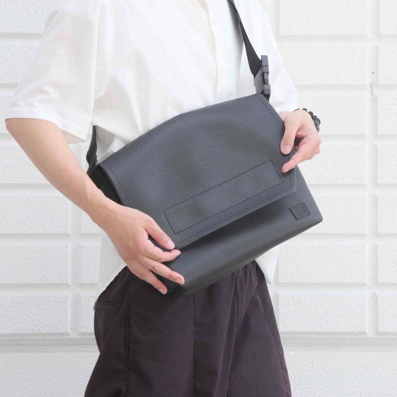 uni&coメッセンジャーバックMサイズファスナー付き uni&coメッセンジャーバックMサイズファスナー付き uni&co