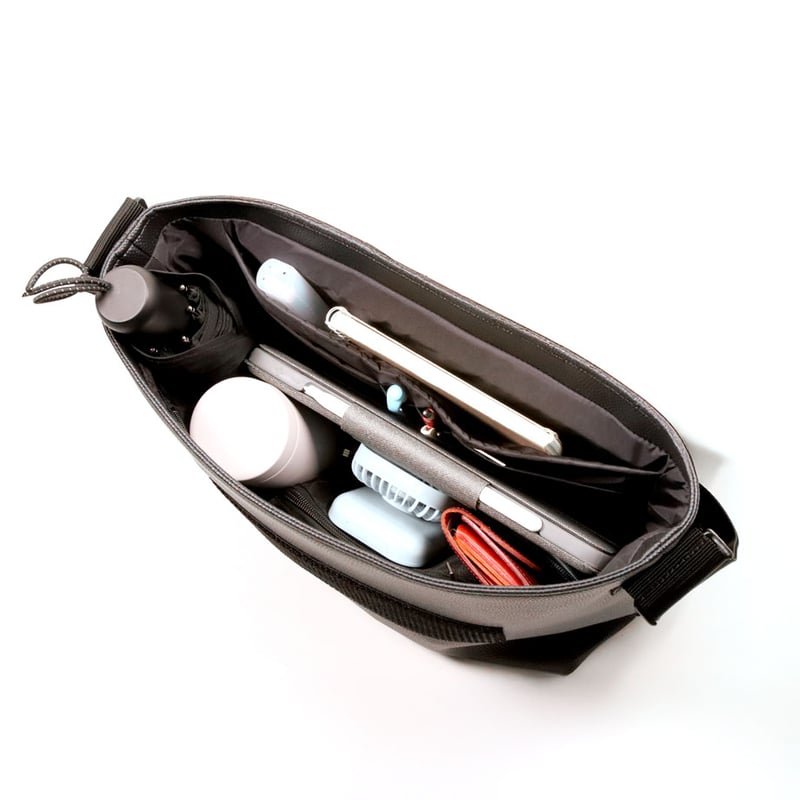 E135 メッセンジャーバッグ / ブラック | FUKUNARY