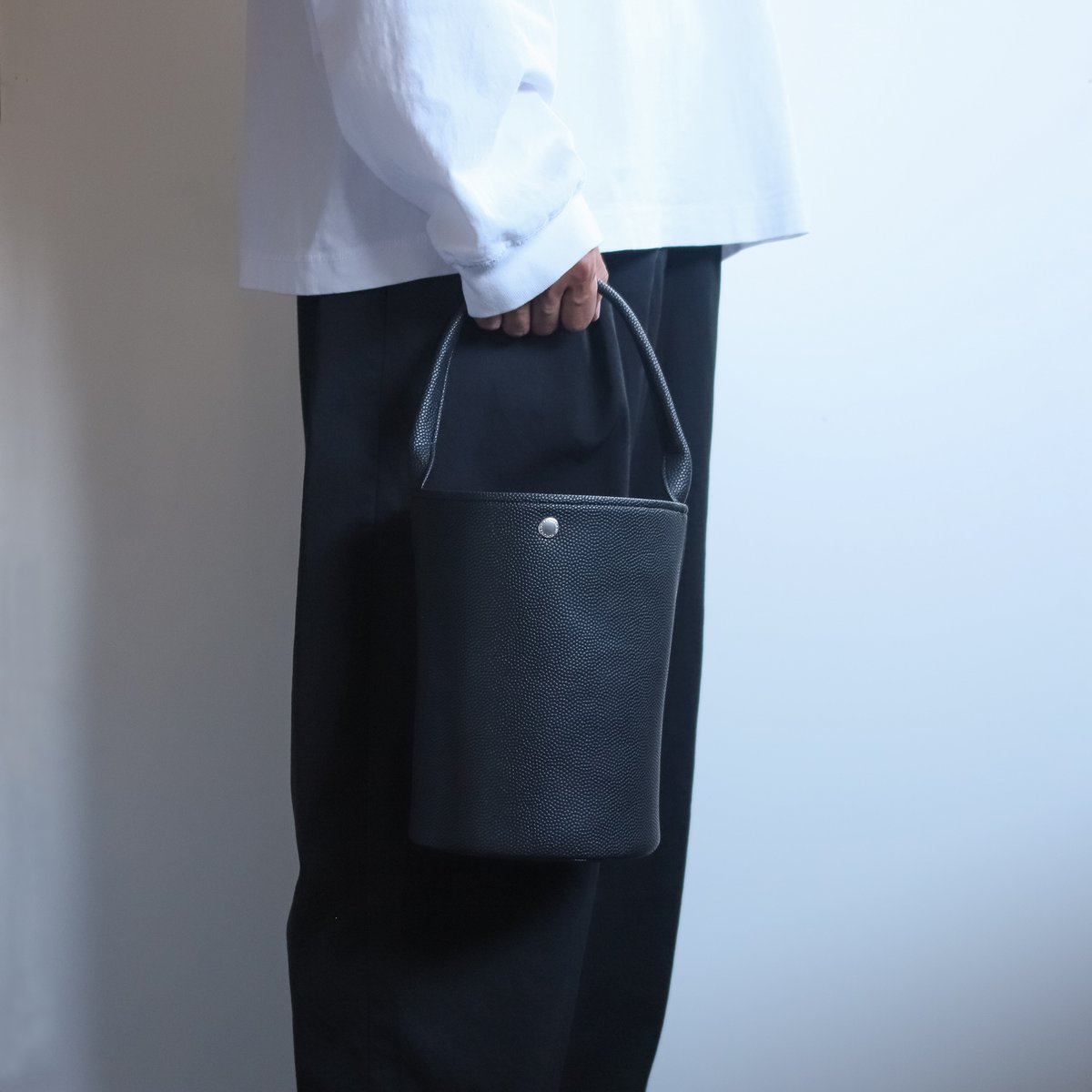 新品 未使用 1PIU1UGUALE3 ブラック バケットバッグ 1PIU1UGUALE3 RELAX｜バッグ｜SHIFFON