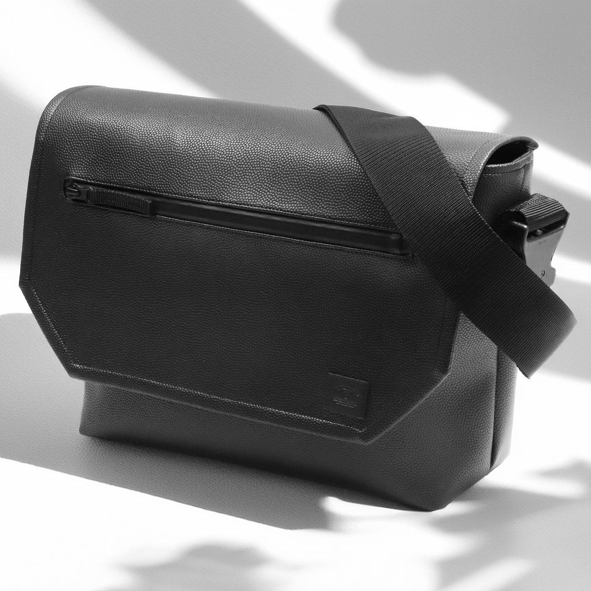 Genuine Leather ブラック メッセンジャーバッグ Genuine Leather ブラック メッセンジャーバッグ no.44