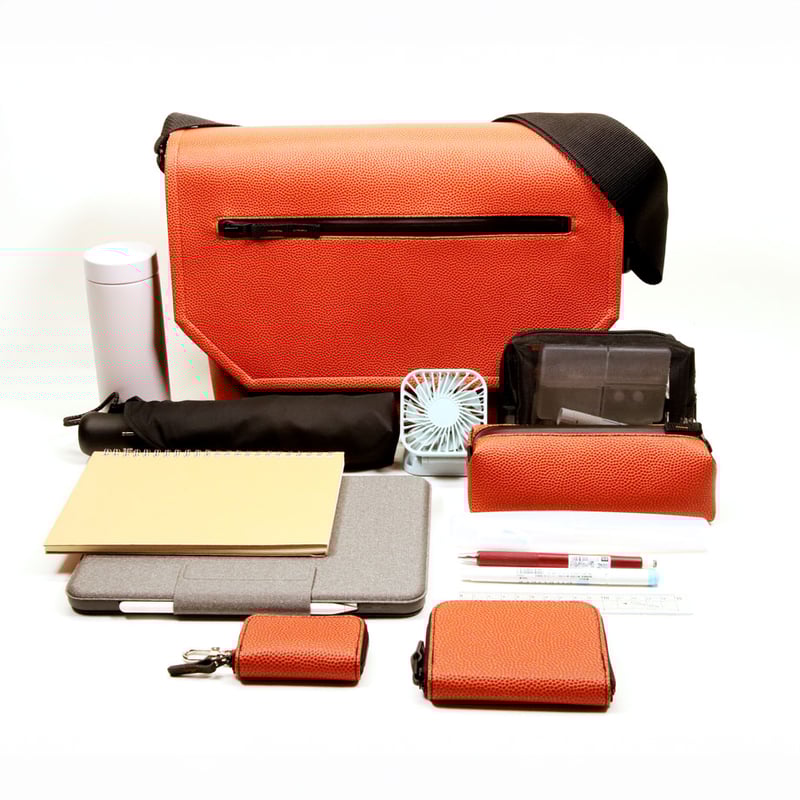 Supreme メッセンジャーバッグ ブラウン/イエロー Supreme Sling ロゴ バッグ | ブラウン | FARFETCH JP