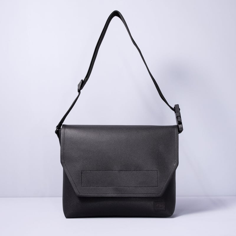 E003 メッセンジャーバッグ C / ブラック | FUKUNARY