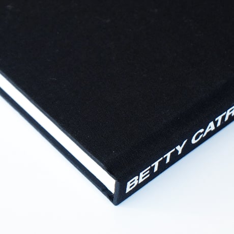 Betty Catroux - Yves Saint Laurent：唯一無二の女性