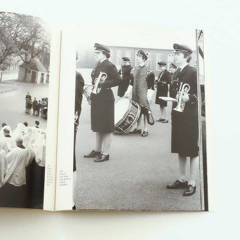 洋書 The Great British by Eve Arnold The Great British by Eve Arnold - メルカリ