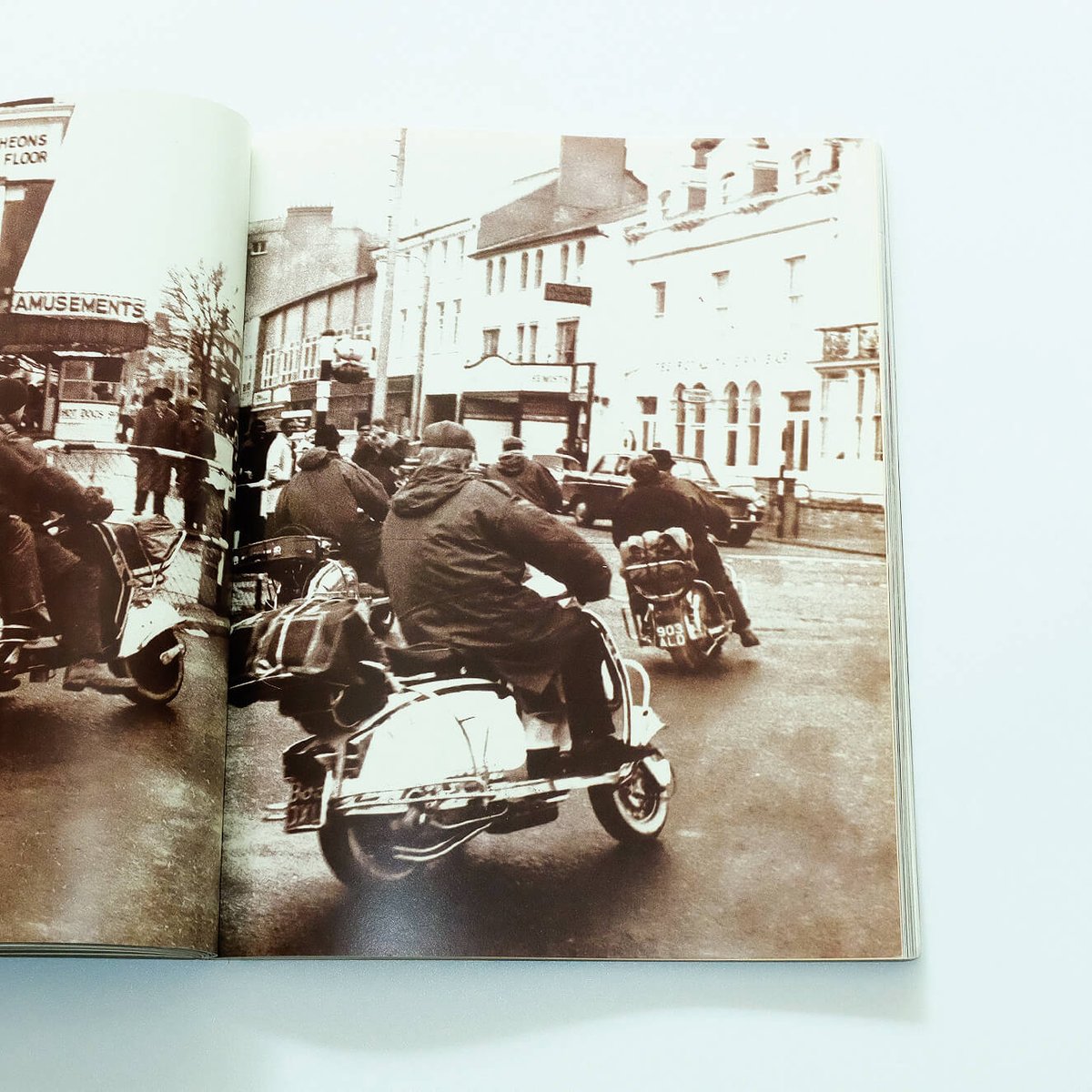 音楽+芸能 BOOKS Book Mod: A Very British Phenomenon ISBN0711968136 OMNIBUS PRESS /01110 Amazon | Mod: A Very British Phenomenon | Rawlings, Terry | 20th