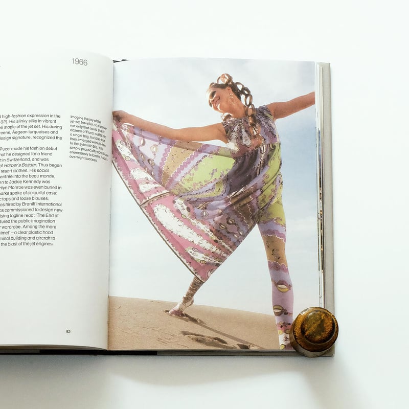 フィフティーズ　ファッション　本 Fifty Fashion Looks that Changed the World 1960